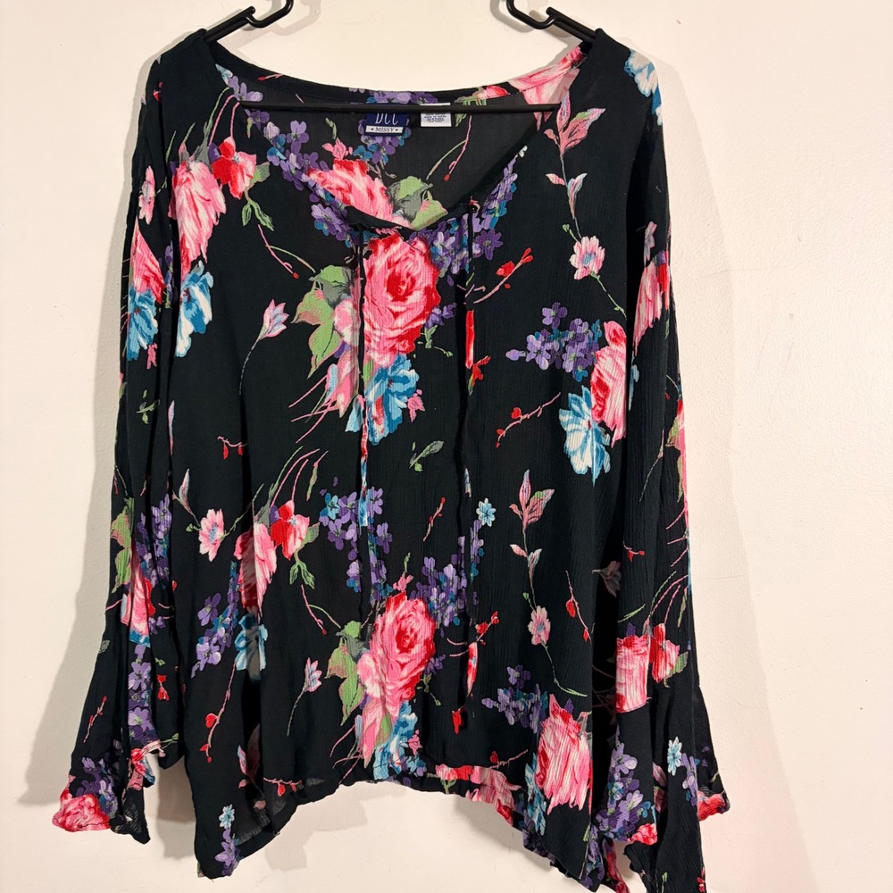 DCC Missy Blouse Womens Medium Black Floral Boho Rayon Tie Neck Bell Sleeve